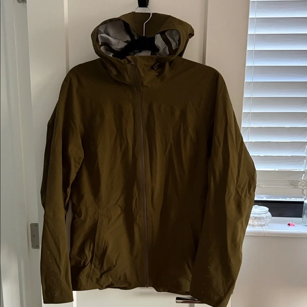 lululemon athletica Olive Hooded Rain Jacket - Picture 1 of 5